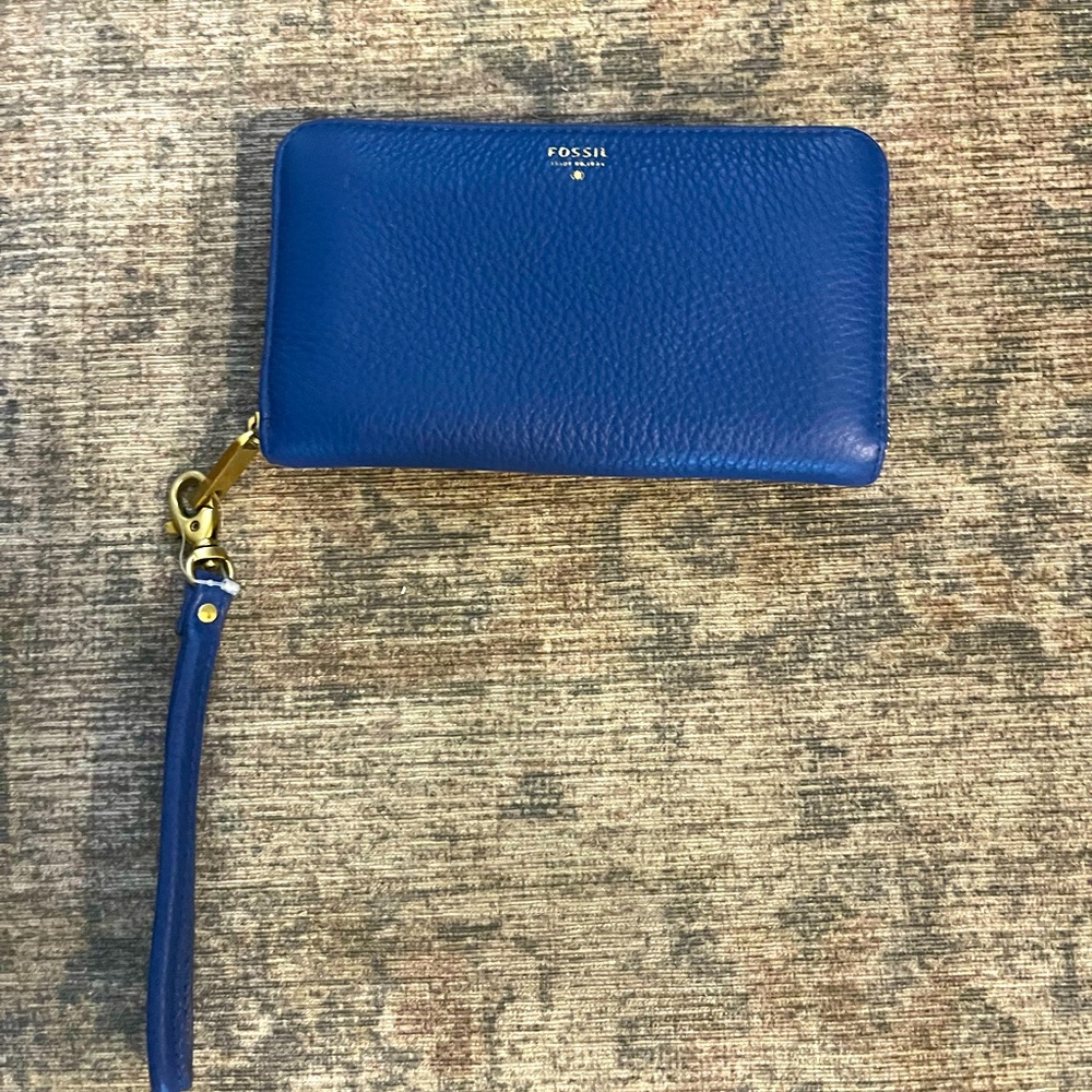 Fossil wristlet wallet